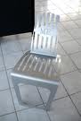Chaise en métal